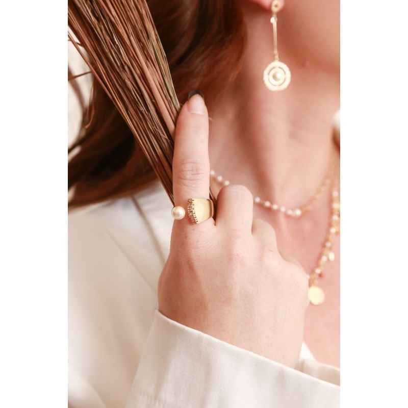 ANEL COM ZIRCONIAS E PEROLAS EM OURO 18K
