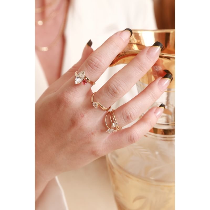 ANEL NAVETE COM PEDRA ROSA EM OURO 18K