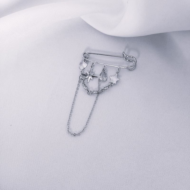 ACESSORIO ALFINETE C/ ESTRELAS E ZIRCONIAS EM RÓDIO BRANCO