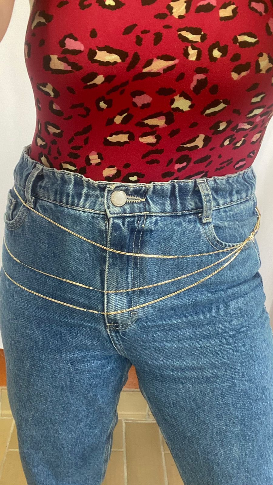 CINTO TRIPLO COM CORRENTES ELOS ALTERNADOS EM OURO 18K