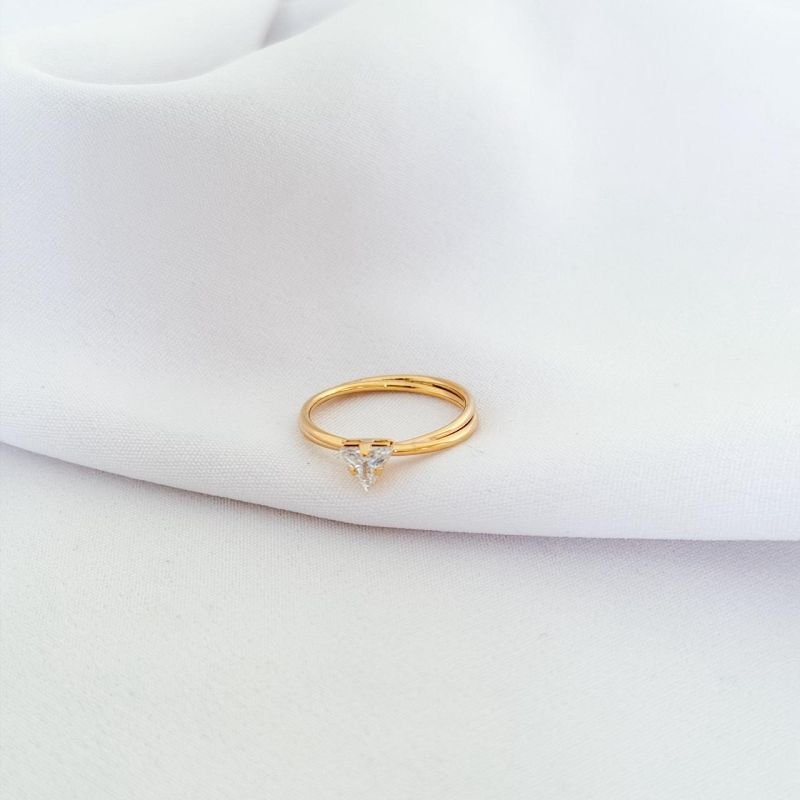 ANEL ARO DUPLO COM ZIRCONIA TRIANGULO EM OURO 18K