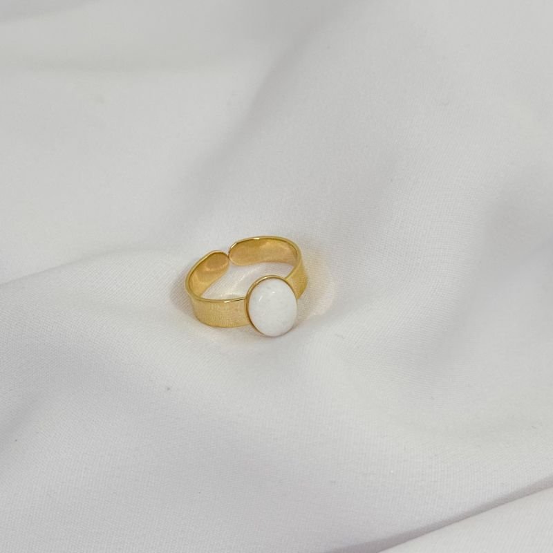 ANEL CHAPA COM PEDRA REDONDA EM OURO 18K