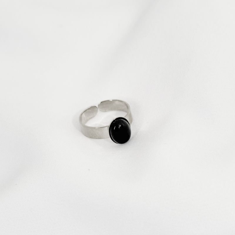 ANEL CHAPA COM PEDRA REDONDA EM RÓDIO BRANCO