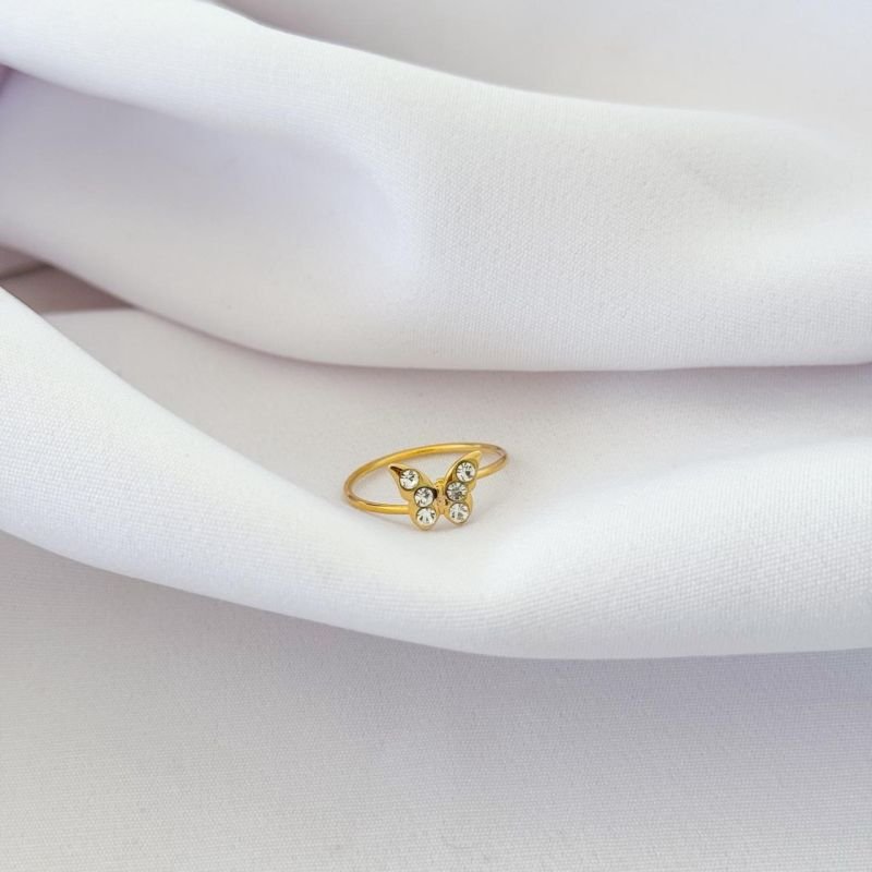 ANEL COM BORBOLETA CRAVEJADA EM OURO 18K