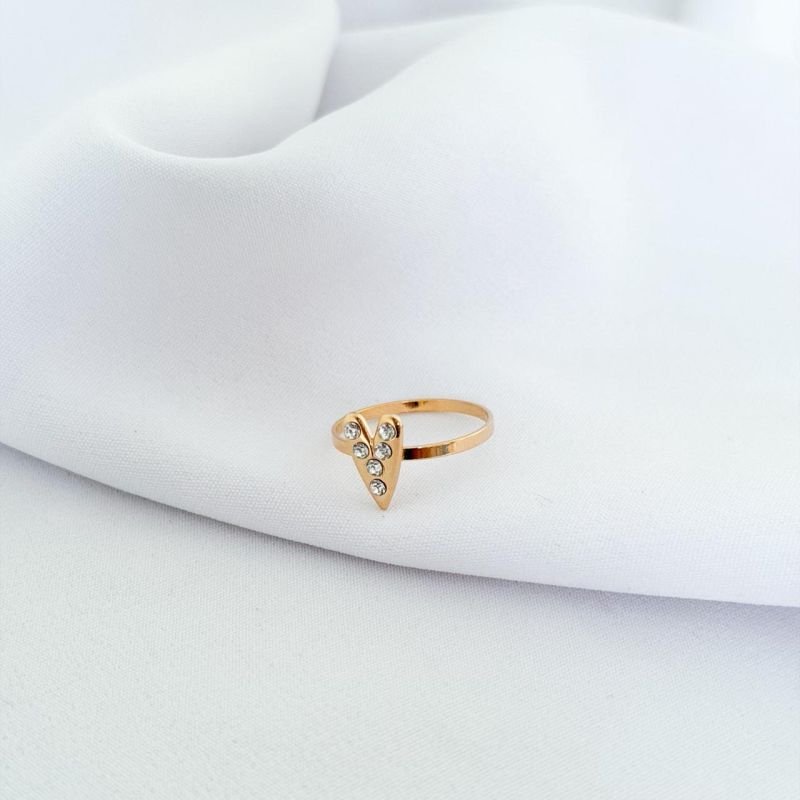 ANEL COM CORACAO CRAVEJADO EM OURO 18K