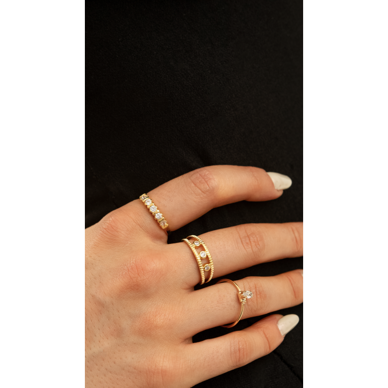 ANEL COM DETALHE DE MOLA E ZIRCONIA NAVETE EM OURO 18K
