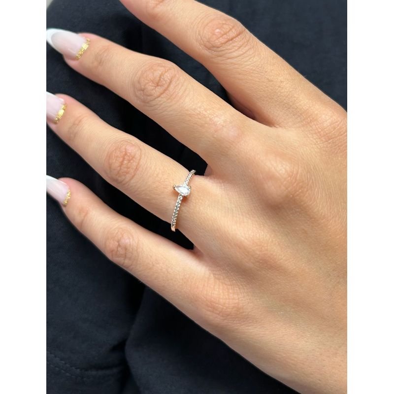 ANEL CRAVEJADO COM PEDRA GOTA EM OURO 18K