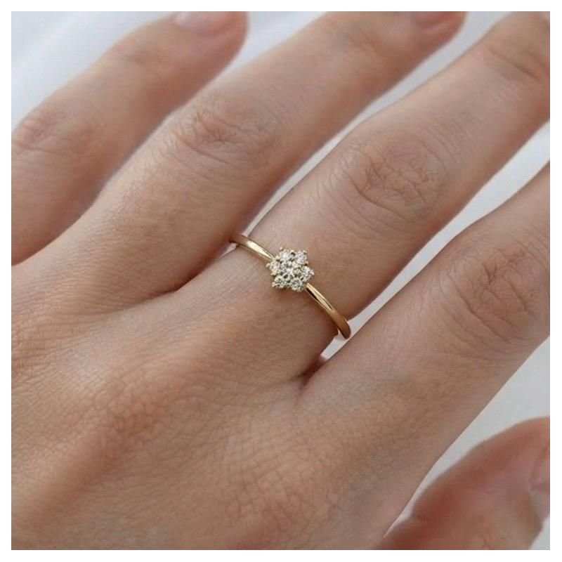 ANEL FLOR 9 ZIRCONIAS EM RÓDIO BRANCO