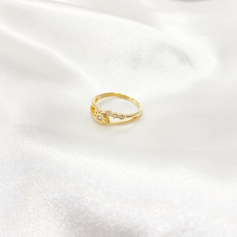 ANEL FLOR COM ZIRCONIAS EM OURO 18K