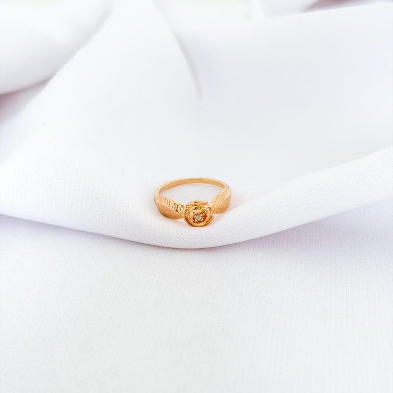 ANEL FLOR EM OURO 18K