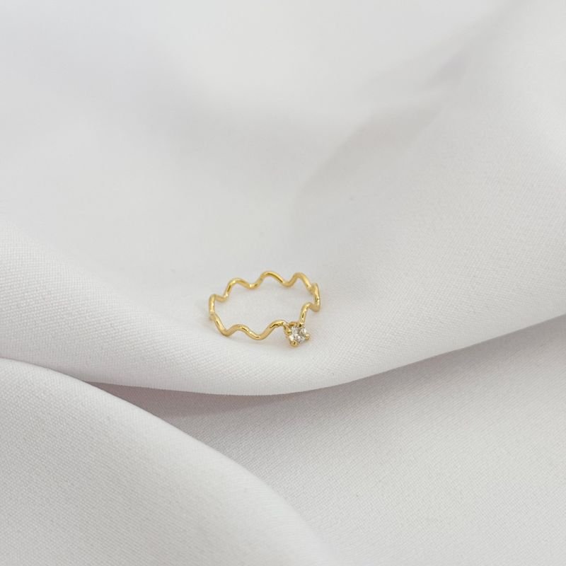 ANEL ONDULADO COM SOLITARIO REDONDO EM OURO 18K