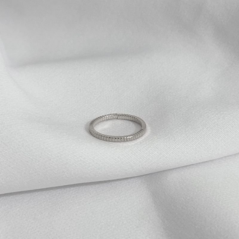 ANEL RECARTILHADO POR INTEIRO EM RÓDIO BRANCO