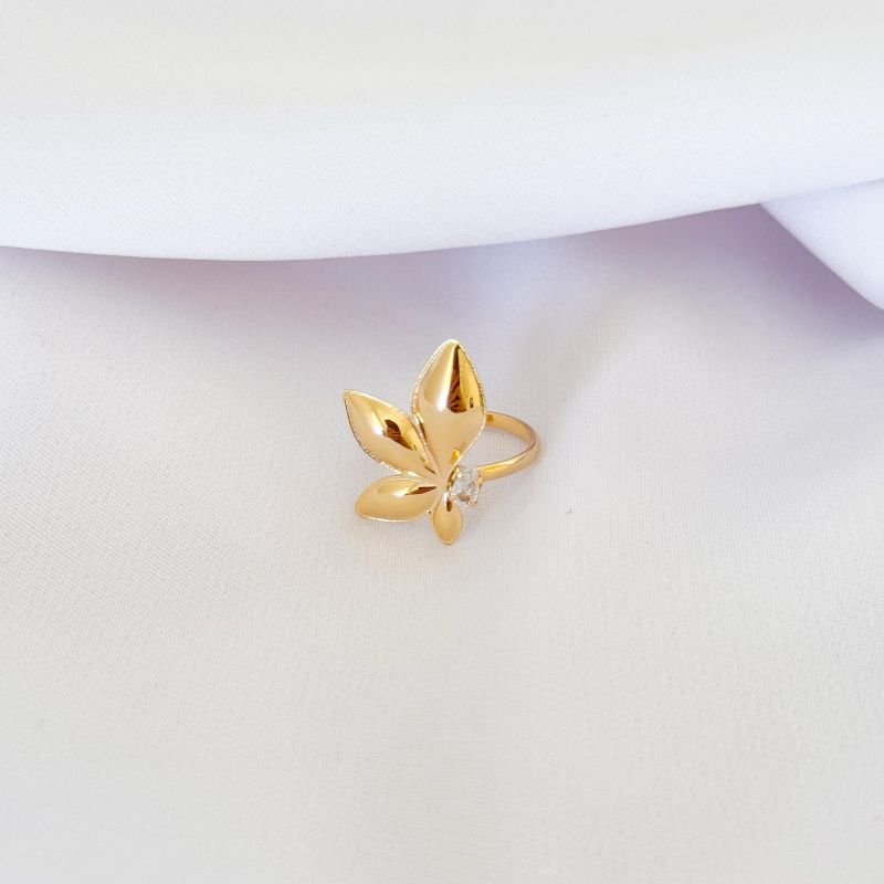 ANEL REGULAVEL COM FLOR LISA E ZIRCONIA EM OURO 18K
