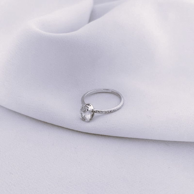 ANEL REGULÁVEL FIO TRABALHADO COM ZIRCONIA OVAL 6X8 EM RÓDIO BRANCO