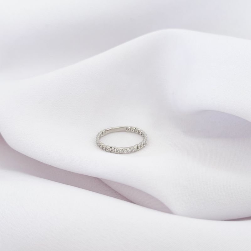 ANEL TRANÇADO COM ZIRCONIAS EM RÓDIO BRANCO