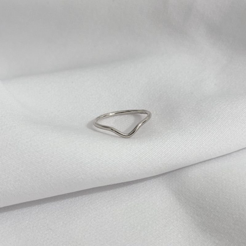 ANEL V LISO EM RÓDIO BRANCO