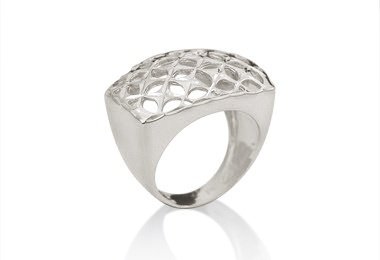 ANEL DETALHADO GRANDE EM RÓDIO BRANCO