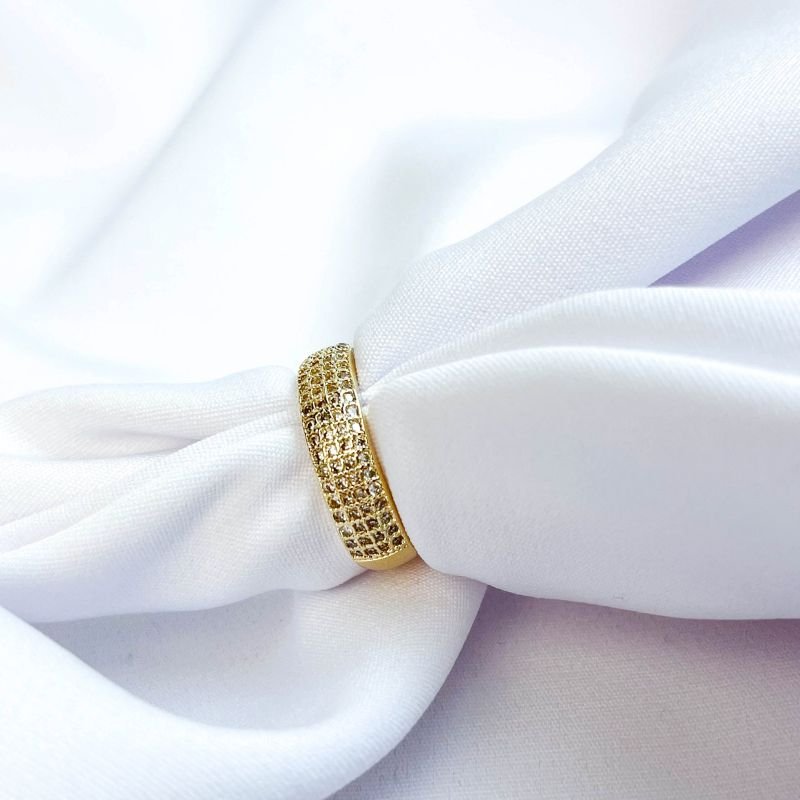 ALIANÇA CRAVEJADA EM OURO 18K