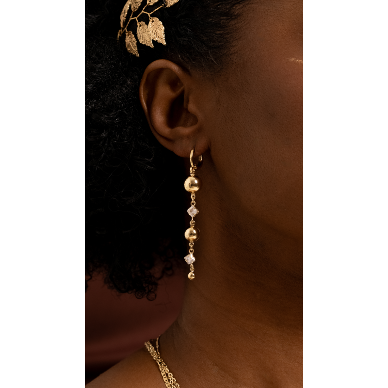 ARGOLA ARTICULADA COM BOLAS ASSIMETRICAS E ZIRCONIAS EM OURO 18K