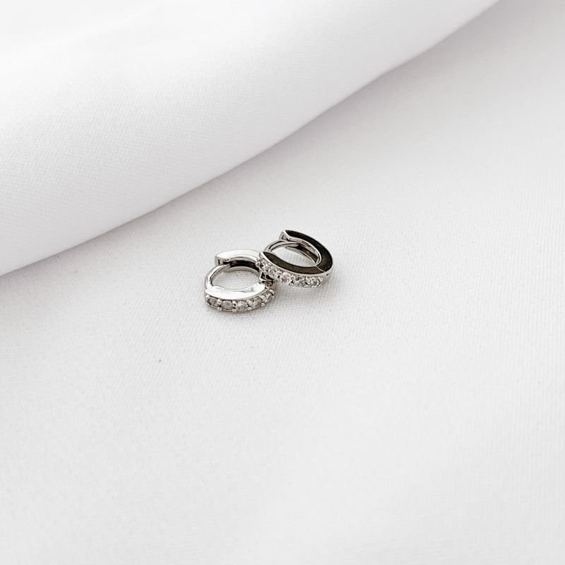 ARGOLA ARTICULADA COM ZIRCONIAS 1,0CM EM RÓDIO BRANCO