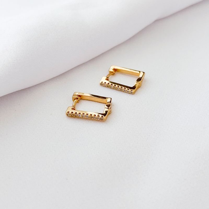 ARGOLA ARTICULADA RETANGULAR COM ZIRCONIAS EM OURO 18K