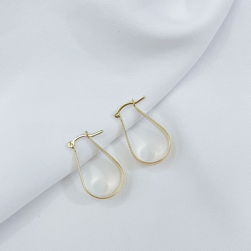 ARGOLA CHAPA GOTA COM LATERAL TRABALHADA 3CM EM OURO 18K