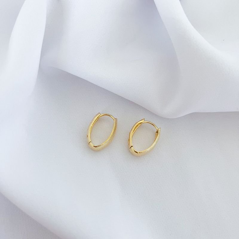 ARGOLA CLICK PIPOQUINHA COM DETALHES VAZADOS EM OURO 18K