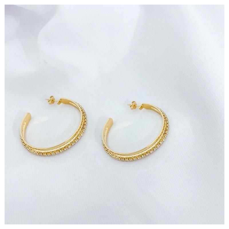 ARGOLA COM ARO VAZADO E ZIRCONIAS EM OURO 18K