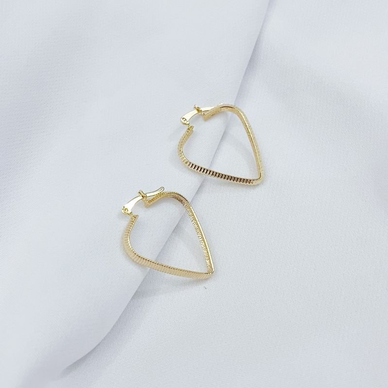 ARGOLA CORAÇÃO FIO CARTILHADO 3CM EM OURO 18K
