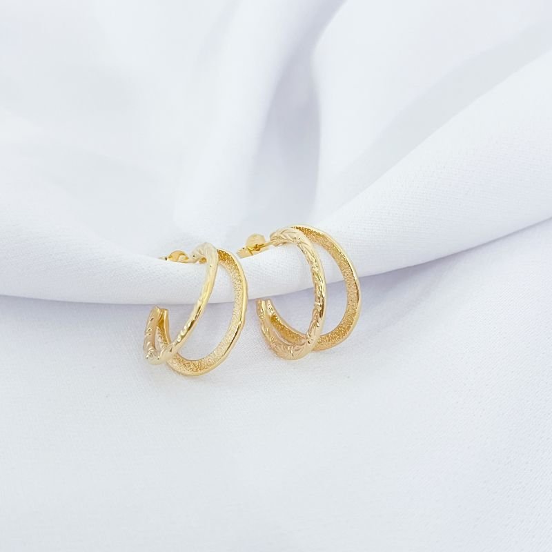 ARGOLA DUPLA TRABALHADA EM OURO 18K