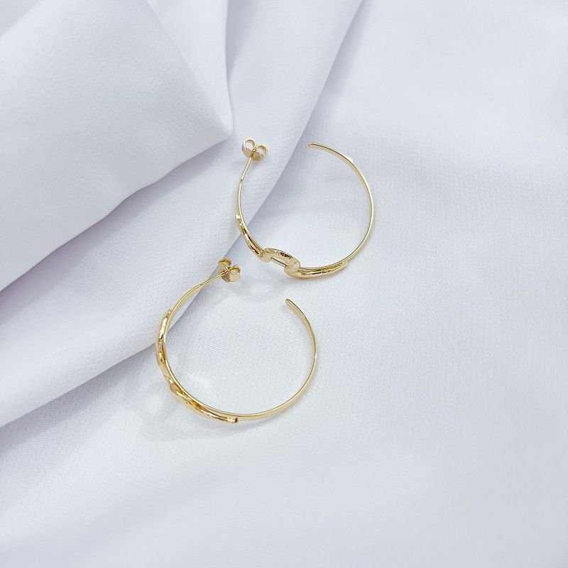 ARGOLA FIO COM DETALHE DE COBRA 3,5CM EM OURO 18K