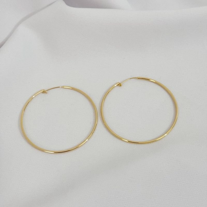 ARGOLA FIO REDONDO LISO 50MM EM OURO 18K