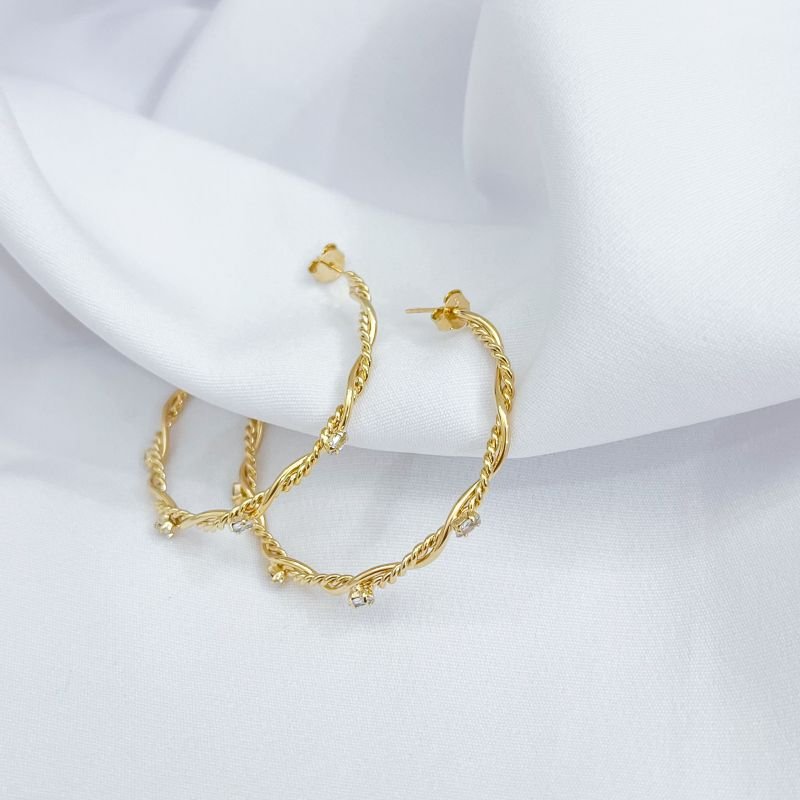 ARGOLA FIOS INTERCALADOS LISO E TRANÇADO COM ZIRCONIAS EM OURO 18K