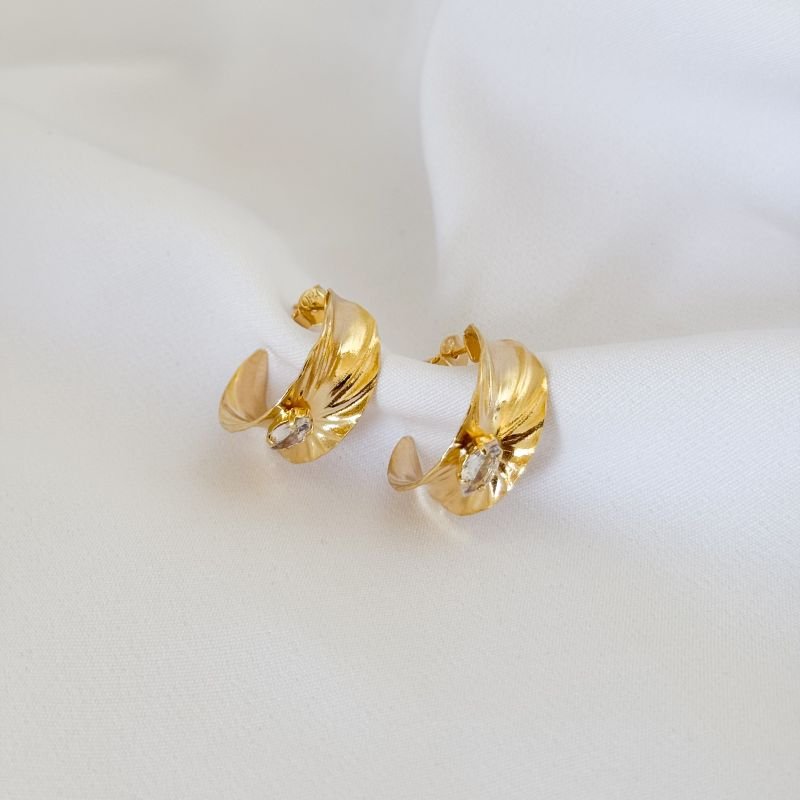 ARGOLA LISA COM NAVETE EM OURO 18K