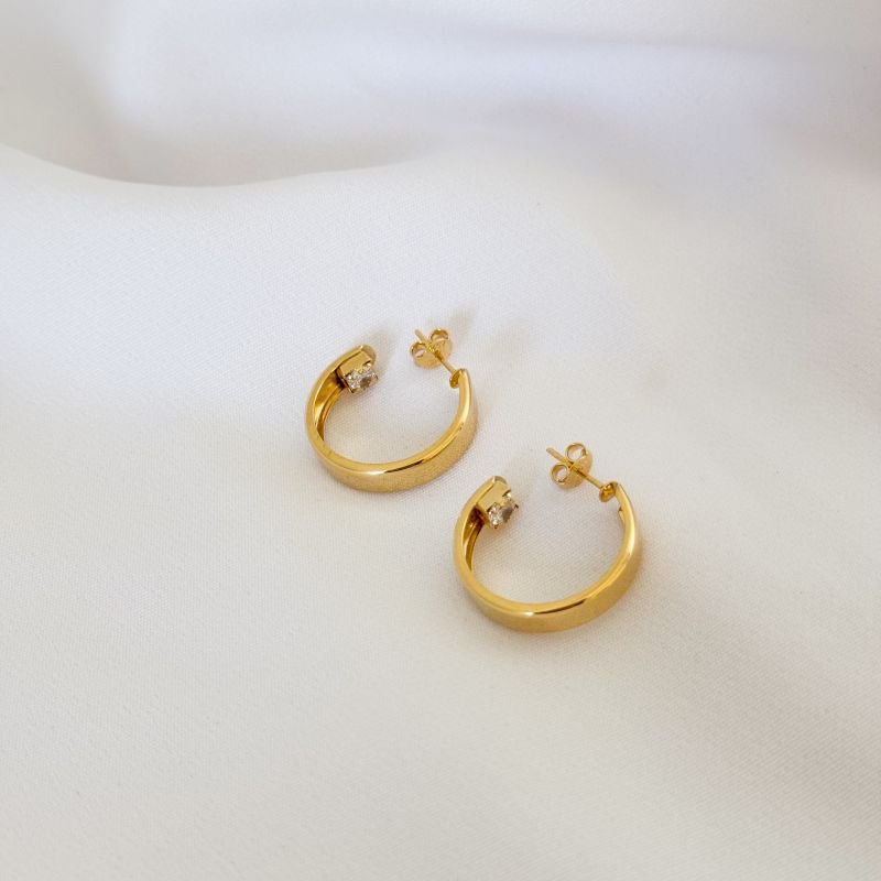 ARGOLA QUADRADA LISA COM ZIRCONIA EM OURO 18K