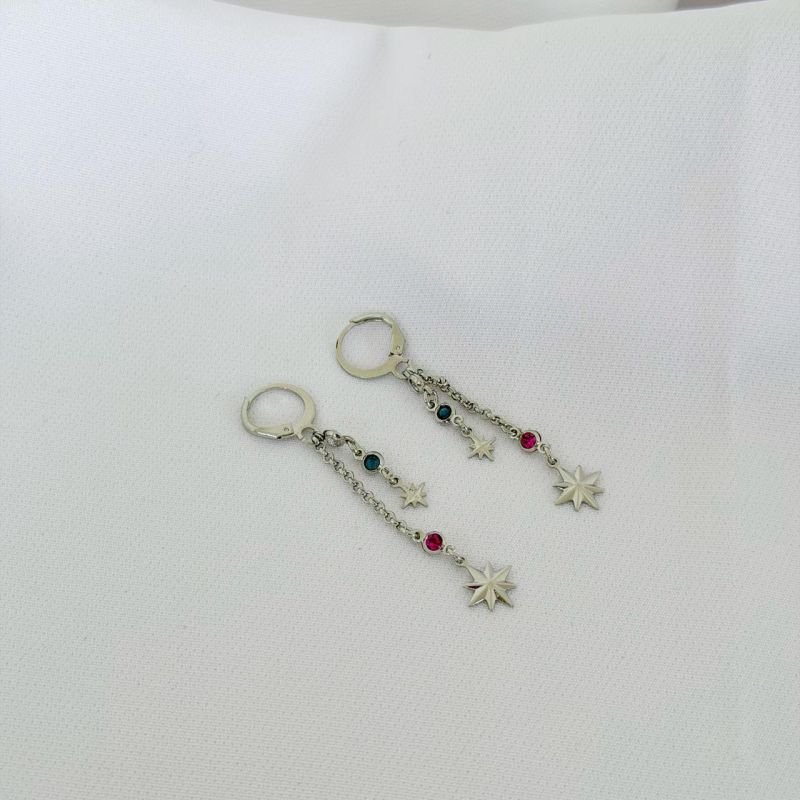 ARTICULADO COM ESTRELINHAS E PEDRAS COLORIDAS EM RÓDIO BRANCO