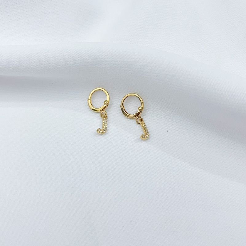 ARTICULADO COM PINGENTE DE LETRA CRAVEJADA EM OURO 18K