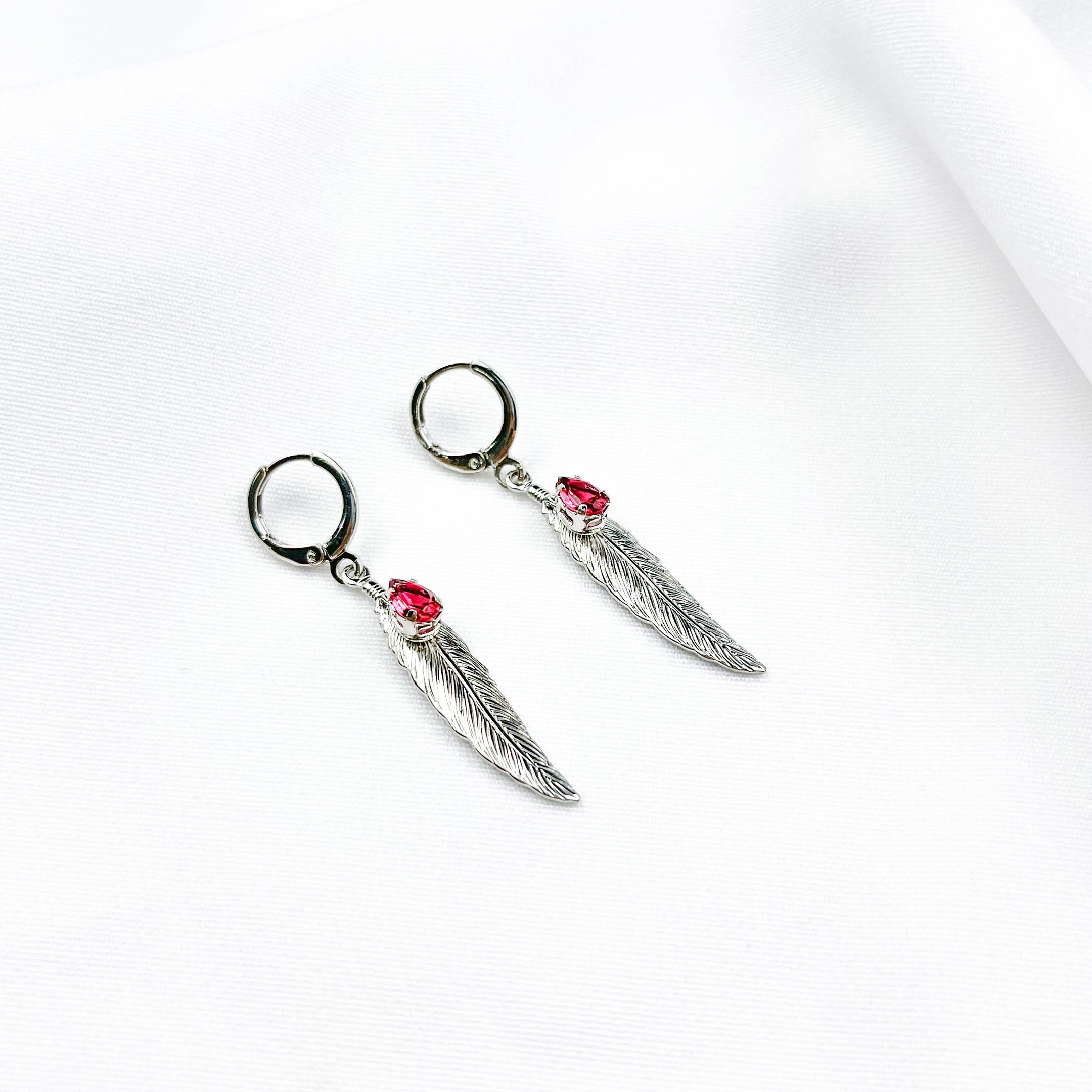 BRINCO ARTICULADO PENA EM RÓDIO BRANCO