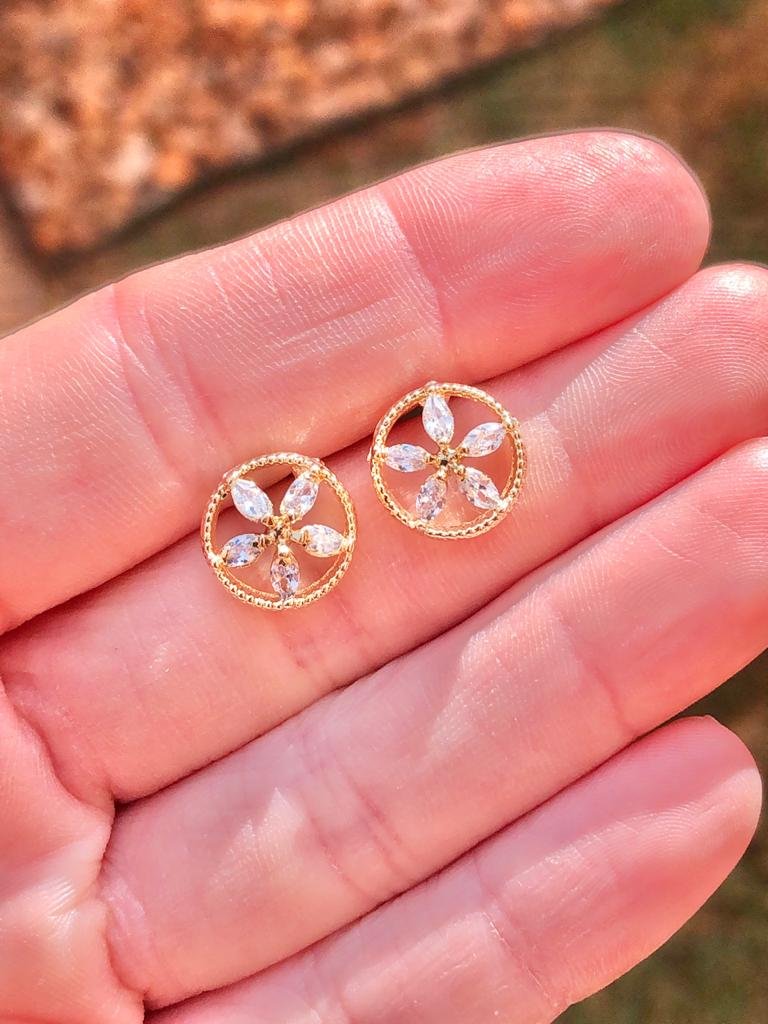 BRINCO MANDALA FLOR EM OURO 18K
