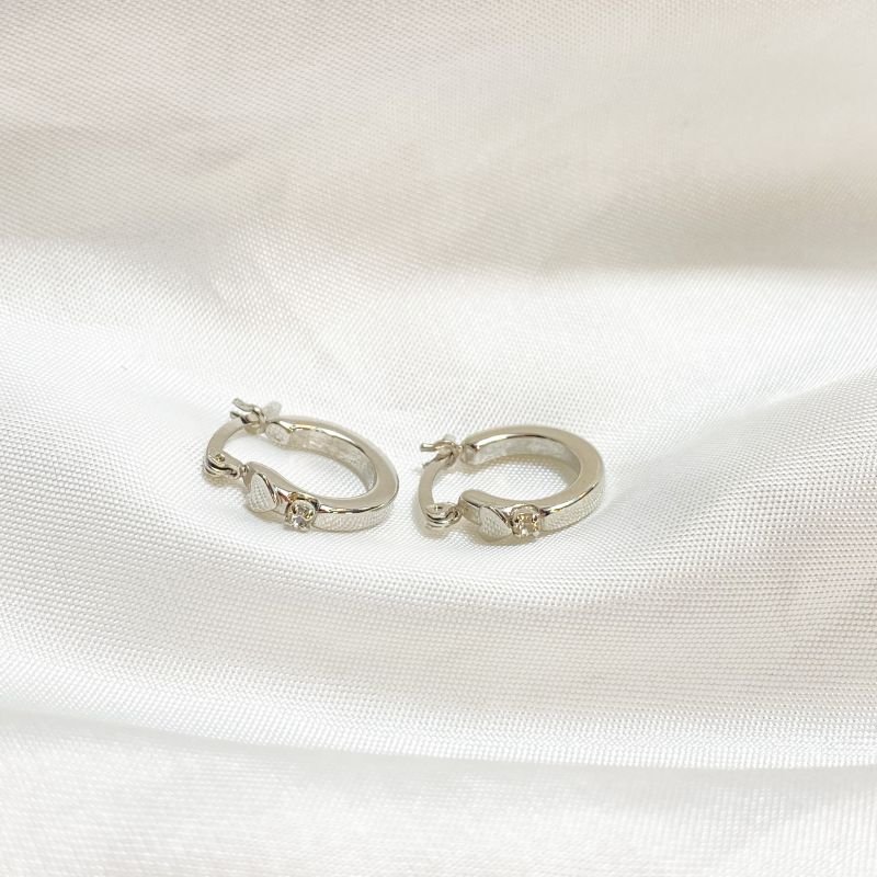 ARGOLINHA COM TRAVA CORAÇÃO E ZIRCONIA EM OURO 18K