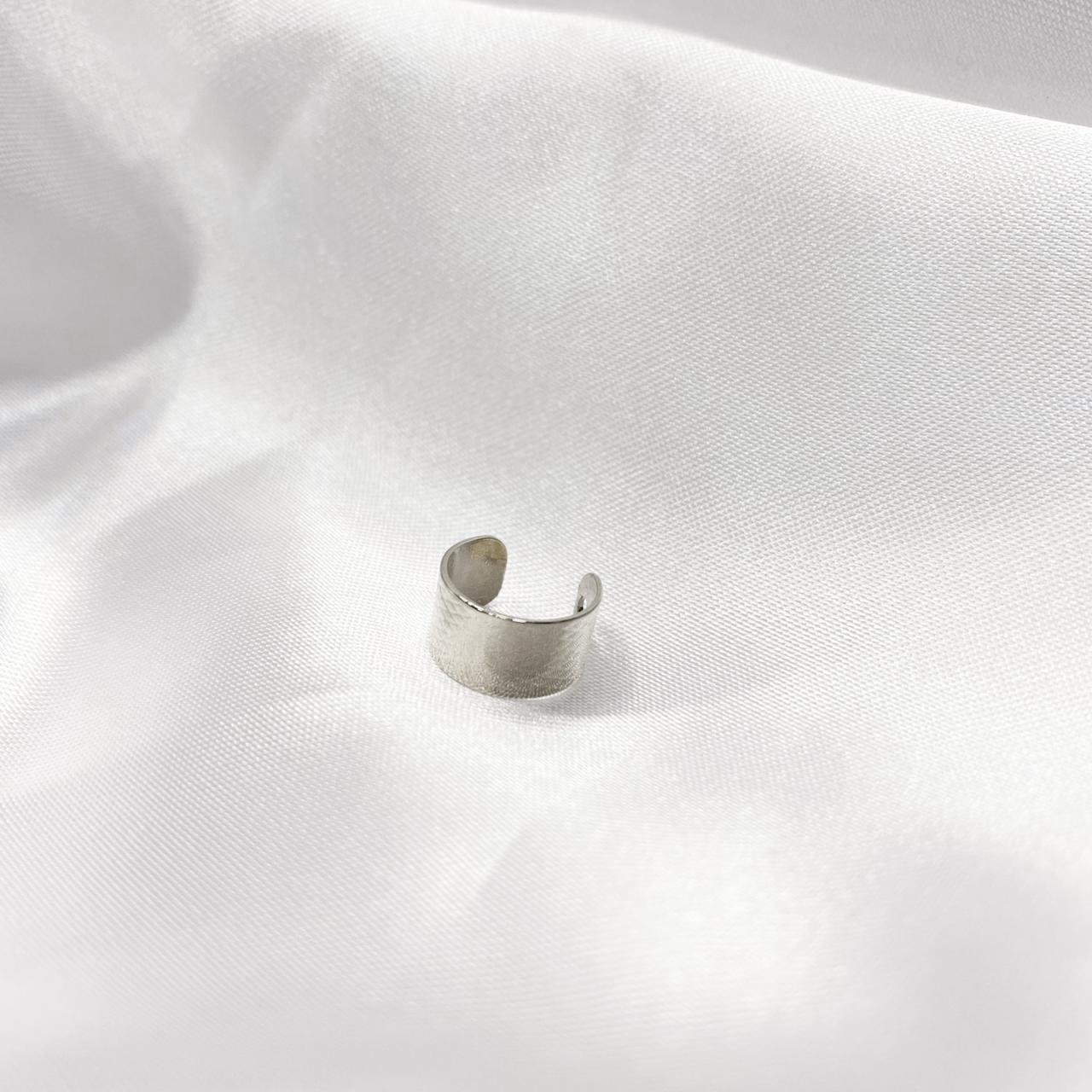 BRINCO PIERCING CHAPA EM RÓDIO BRANCO