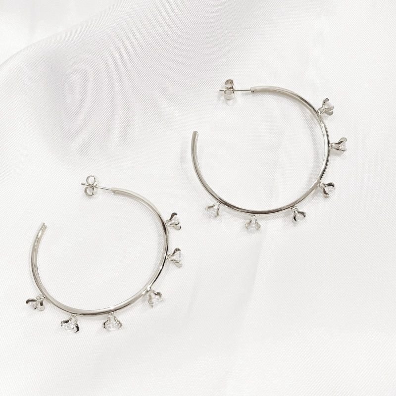 ARGOLA COM ZIRCÔNIAS EM RÓDIO BRANCO