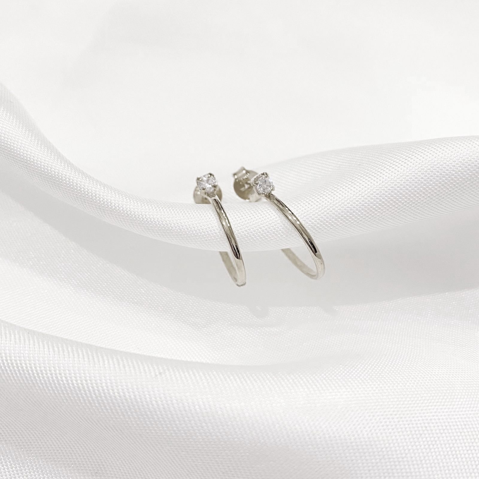 ARGOLA TAMANHO 10MM COM ZIRCONIA DE 3MM EM RÓDIO BRANCO