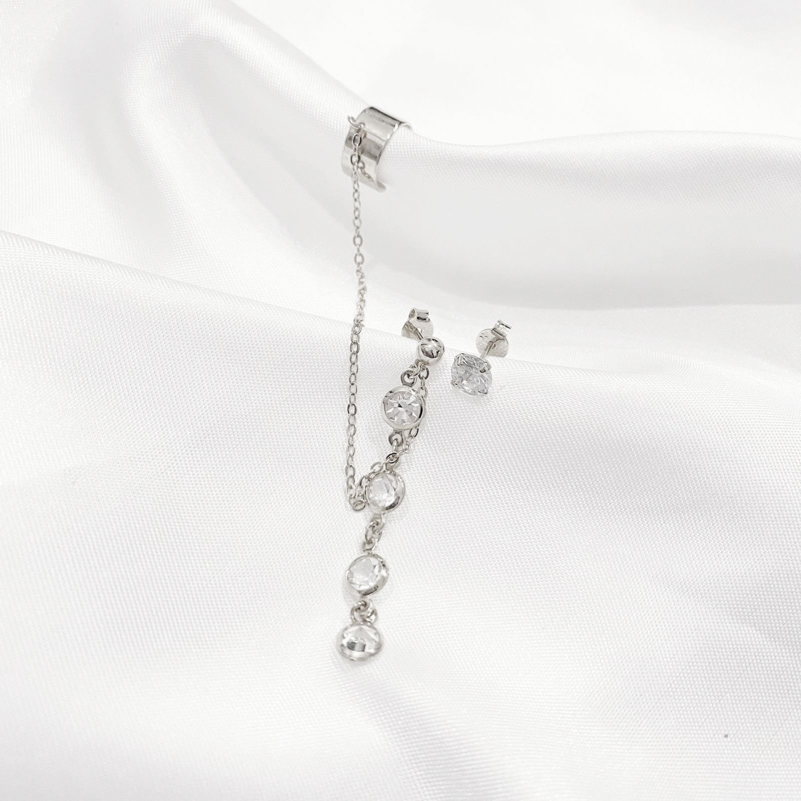 BRINCO COM PIERCING EM ZIRCONIAS EM RÓDIO BRANCO