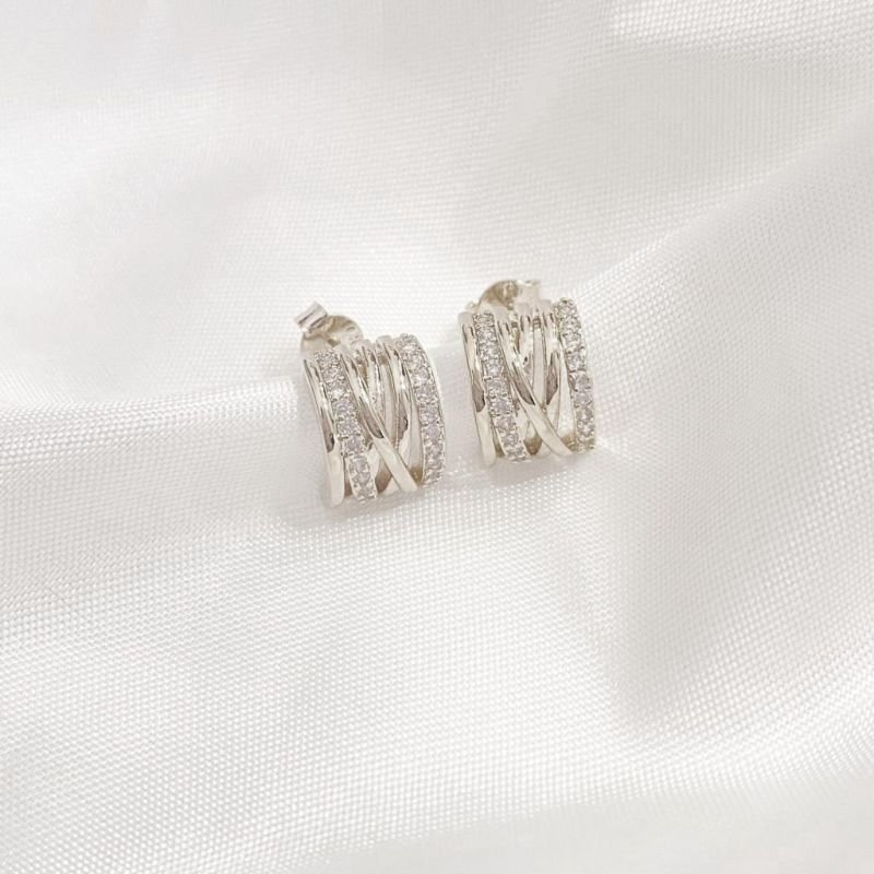 EARHOOK CRAVEJADO E LISO TRANÇADO EM RÓDIO BRANCO