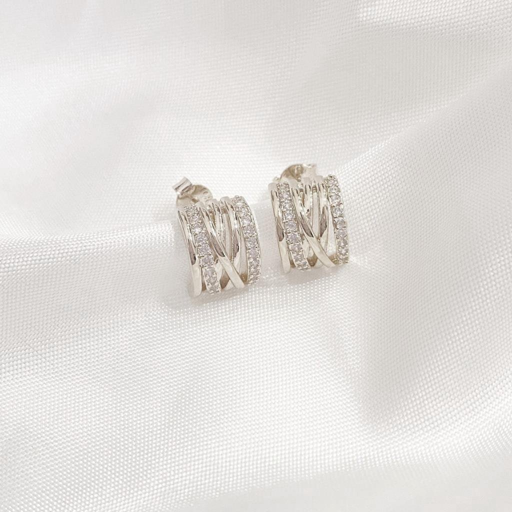 EARHOOK CRAVEJADO E LISO TRANÇADO EM RÓDIO BRANCO