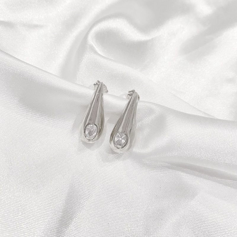 BRINCO GOTA COM ZIRCONIA EM RÓDIO BRANCO