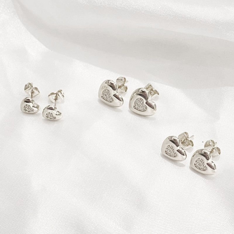 BRINCO TRIO CORAÇÕES COM ZIRCONIAS EM RÓDIO BRANCO