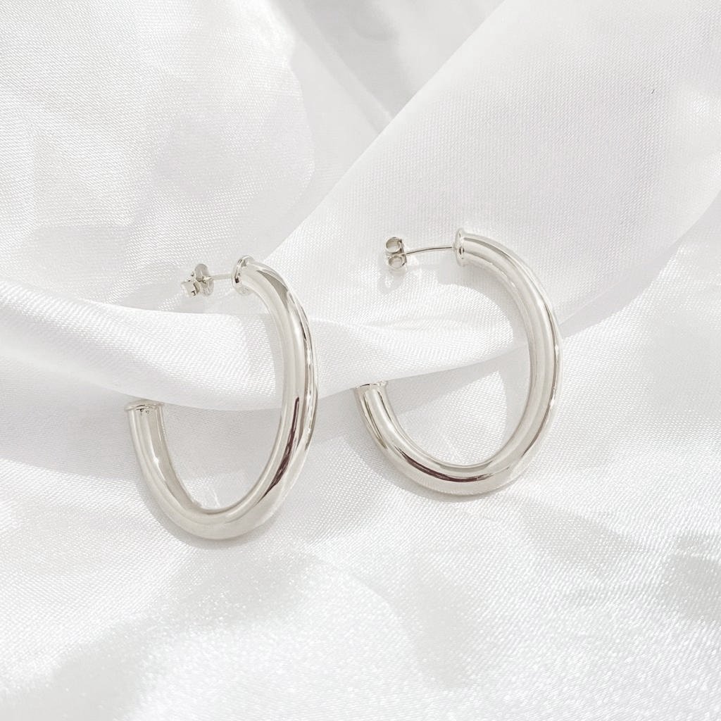 ARGOLA TUBO OVAL 4CM EM RÓDIO BRANCO