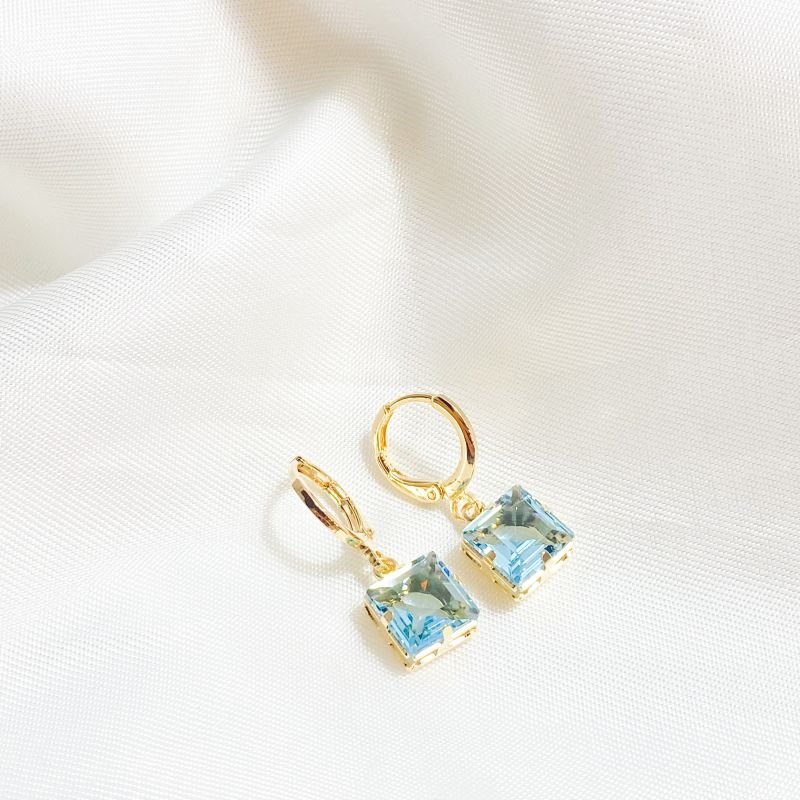 BRINCO ARTICULADO PEDRA QUADRADA EM OURO 18K